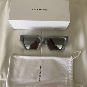 Red prestige sunglasses